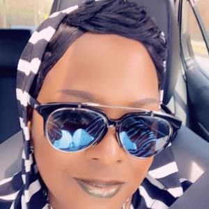 Meet your Posher, Carolyn mocchiata